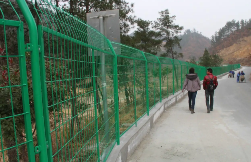 护栏网（公路护栏网）-百科