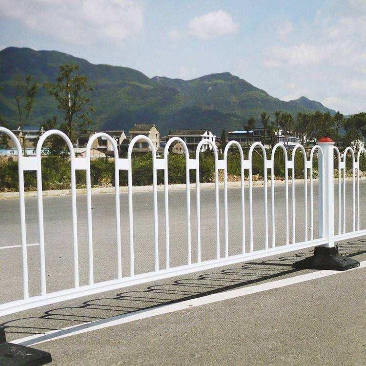 隔离带围栏网：防护的最后一道屏障